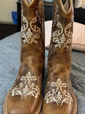 Old West Brown and Cream Unisex Embroidered Western Accent Boots